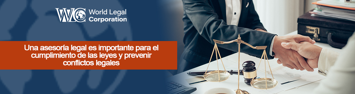 Manos de Abogados en Asesoría Legal en Bogotá