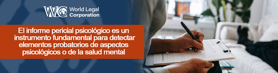 Psicólogo forense realizando informe pericial en Colombia