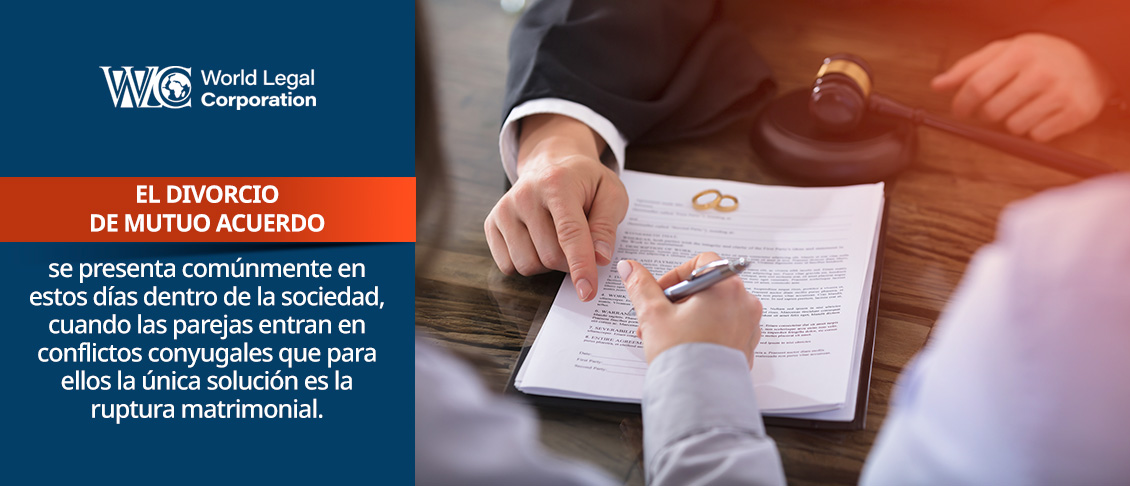 ¿Cómo Tramitar un Divorcio de Mutuo Acuerdo? Pareja con Abogado de Familia.